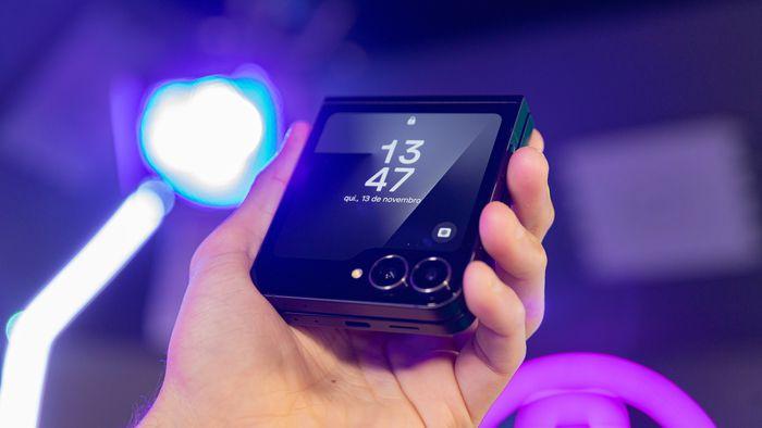 Celular dobrável da Samsung é o melhor flip custo-benefício para comprar hoje